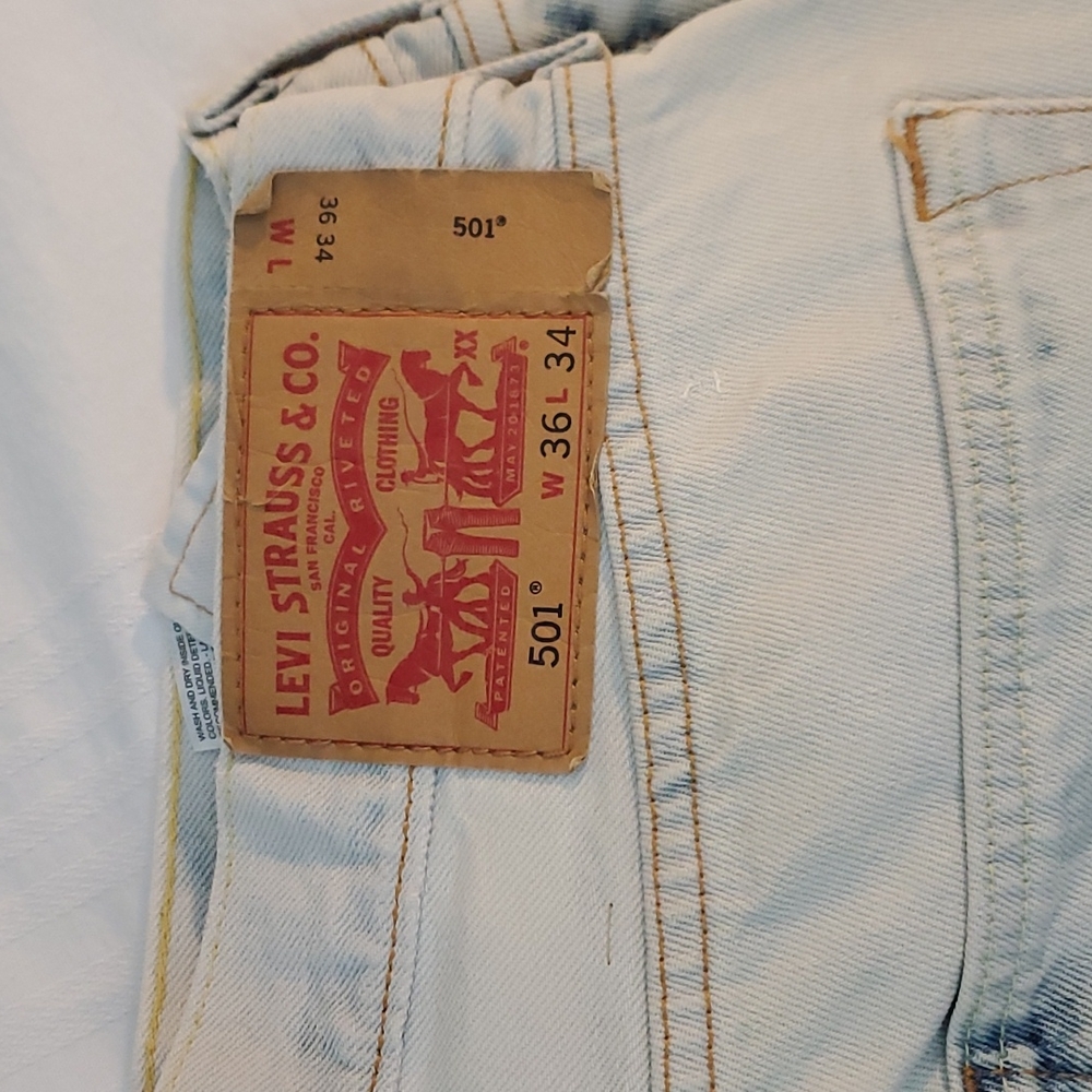 Jeans 🥳 - Picture 2 of 5